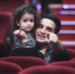 محسن یگانه و دخترش نگاه